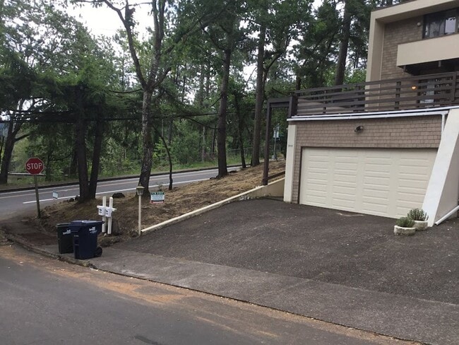 Photo - Beautiful 2 Bedroom, 2.5Bathroom Duplex Located Near Amazon Park