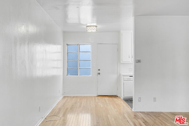 Photo - 1342 Yale St Unit B