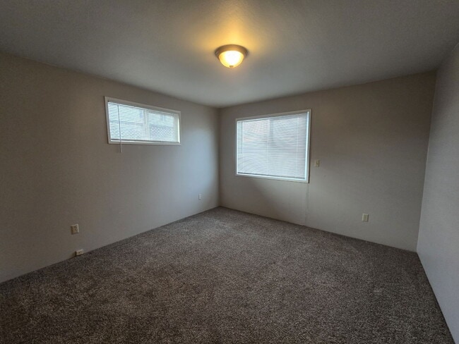 Photo - 633 NE Channon Ave