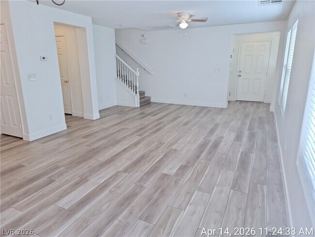 Photo - 661 Monument Point St