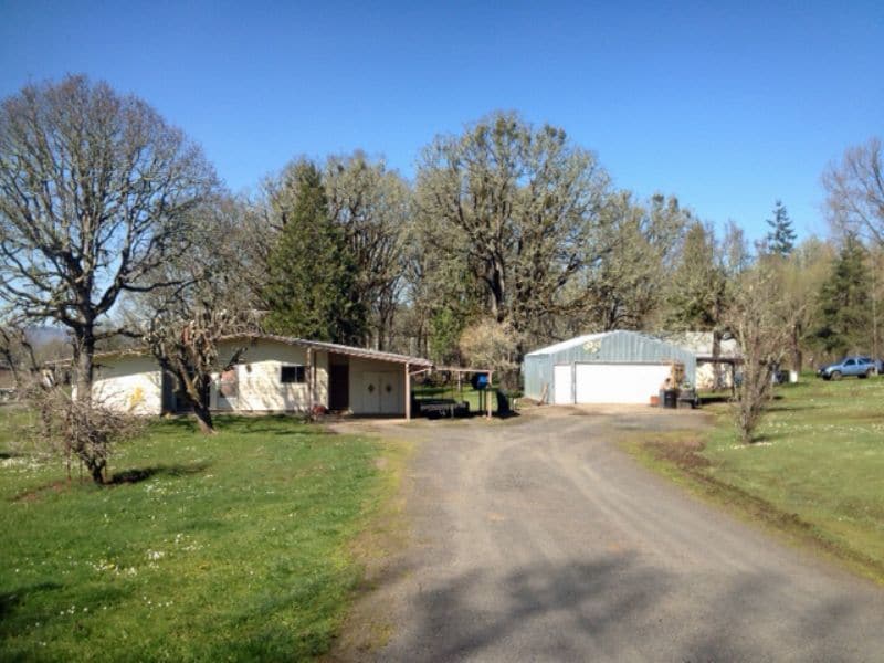 Dexter 2 bedroom house with large shop - Dexter 2 bedroom house with large shop