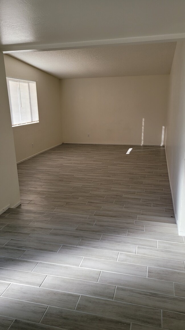 Photo - Freshly painted 3/2 house for rent near Cactus and SR51-MM