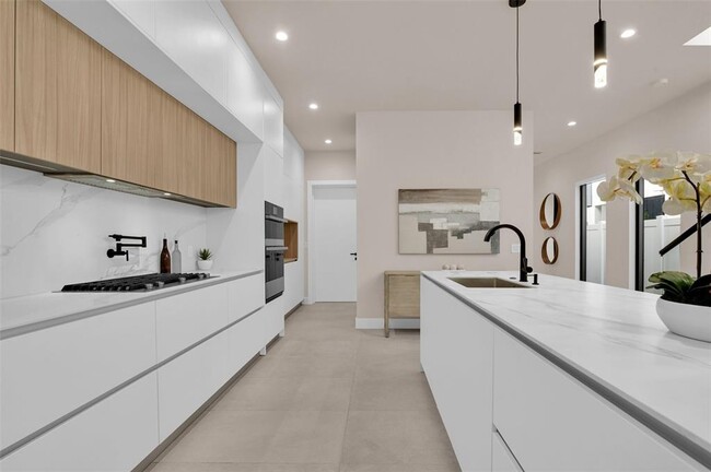 Photo - 920 NE 17th Ave