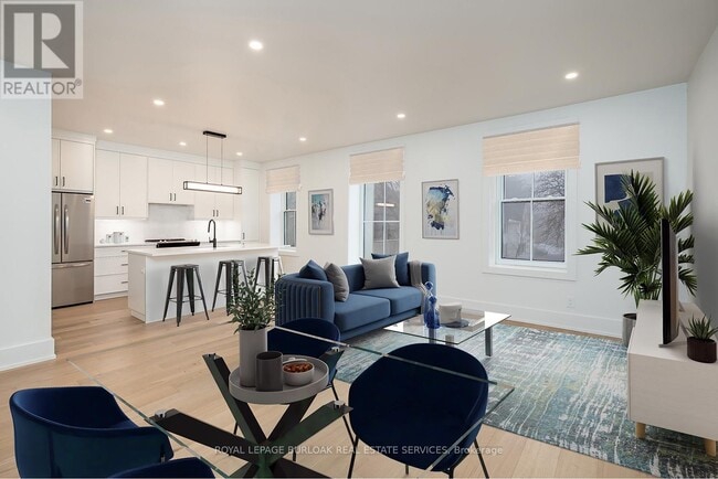 Photo - 284 Wilson St E