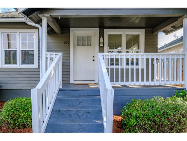 Photo - 550 Rosemont Ave NW