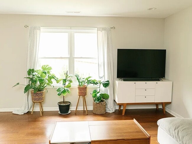 Photo - 15 Woodstock Ln