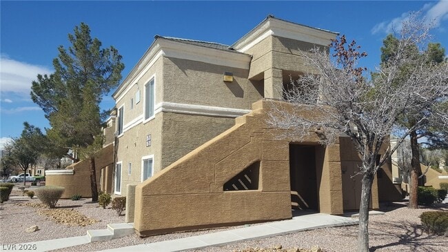 Building Photo - 8070 W Russell Rd Unit 1010