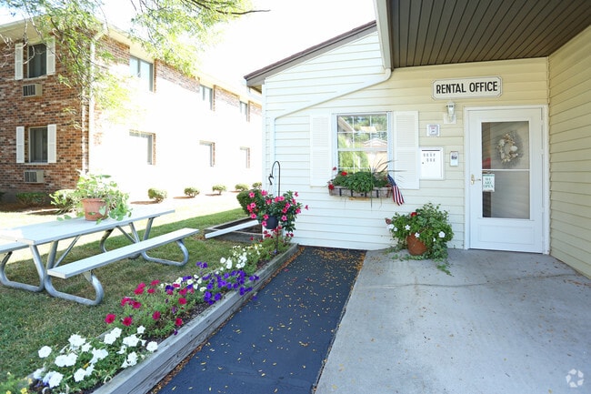 Oakwood Manor Apartments