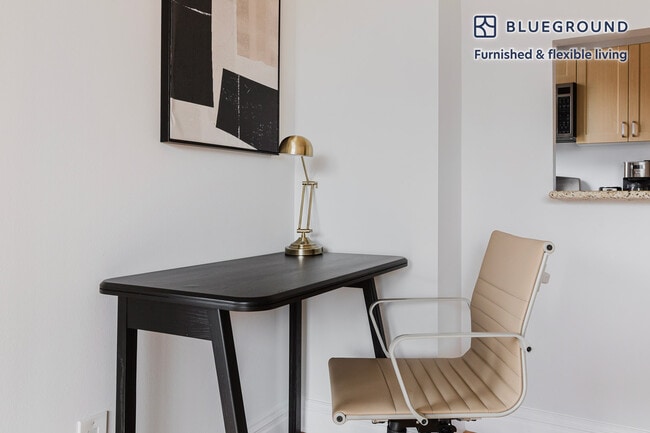 Photo - 235 W 48th St Unidad FL40-ID1625