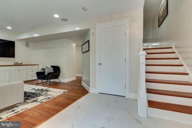 Photo - 820 W Glebe Rd