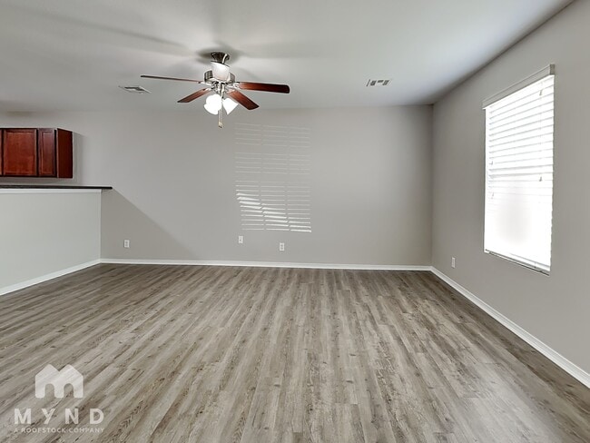 Photo - 3401 E Gillette St