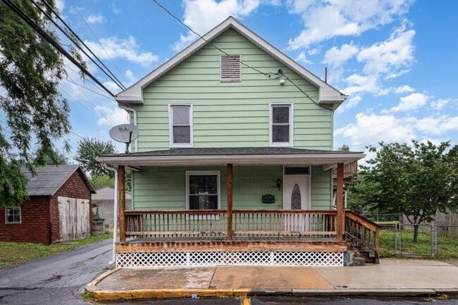Building Photo - 122 S 5th St