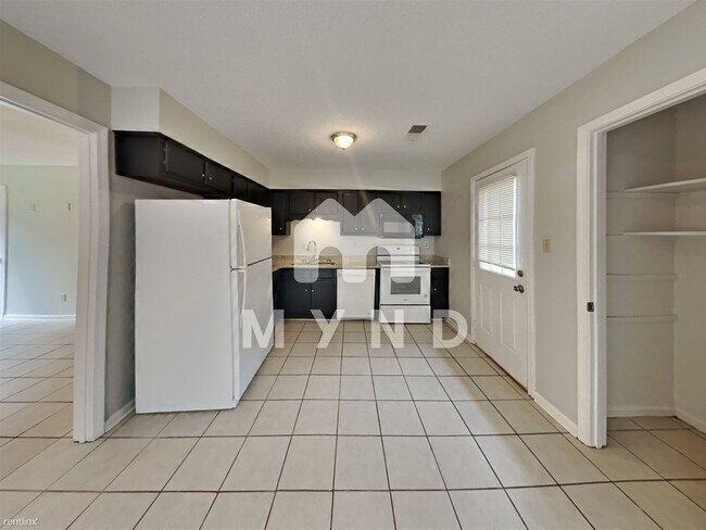 Photo - 3 br, 2 bath House - 3400 Castle Dr