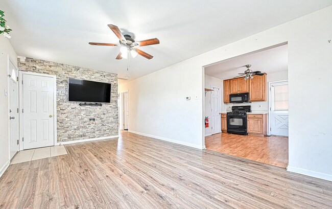Photo - 1122 Monmouth Rd