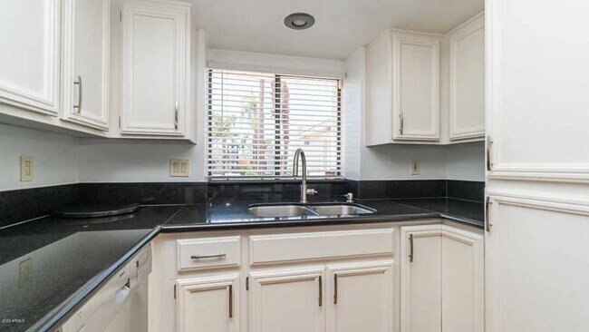 Photo - 318 W Sandra Ter