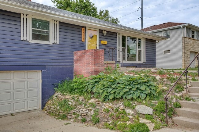 Photo - 7071 Izard St