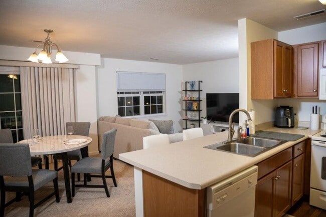 Photo - Shadow Pines