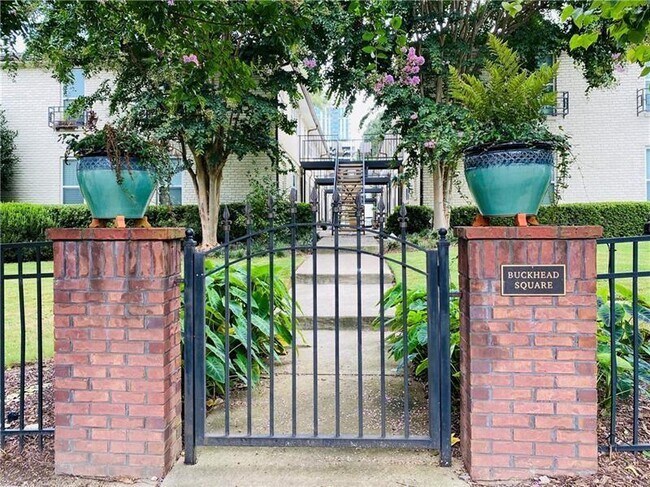 Building Photo - 48 Peachtree Ave NE Unit 213