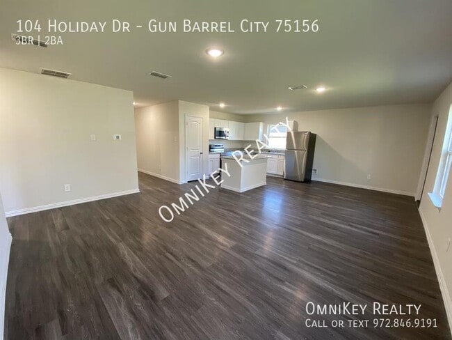 Photo - 104 Holiday Dr