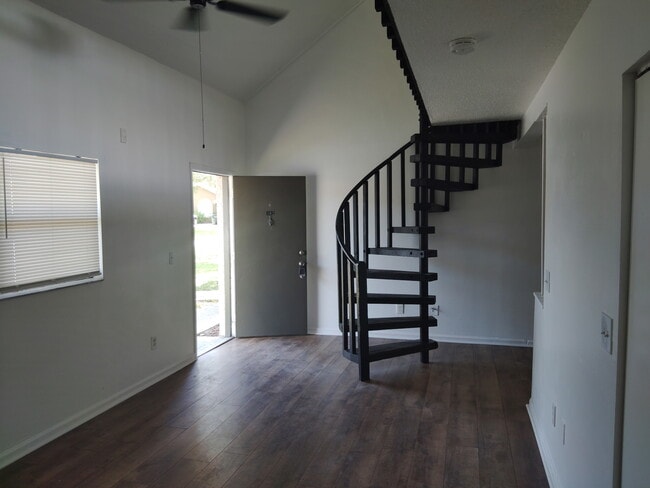 Building Photo - 2122 Bradford St Rental
