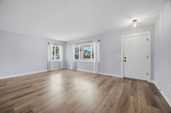 Photo - 2704 Stratford Ln