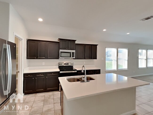 Building Photo - 4605 Elderberry St