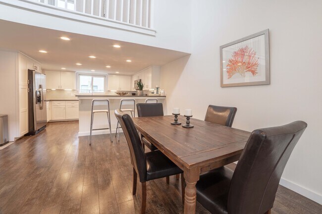 Photo - 1107 Loma Dr Unit C