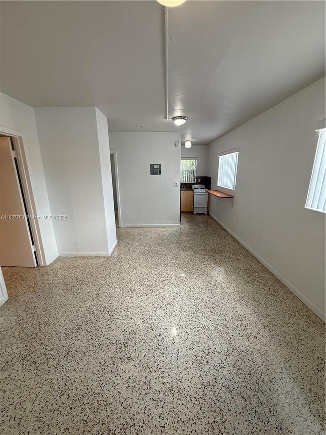 Photo - 320 W 10th St Unit 1