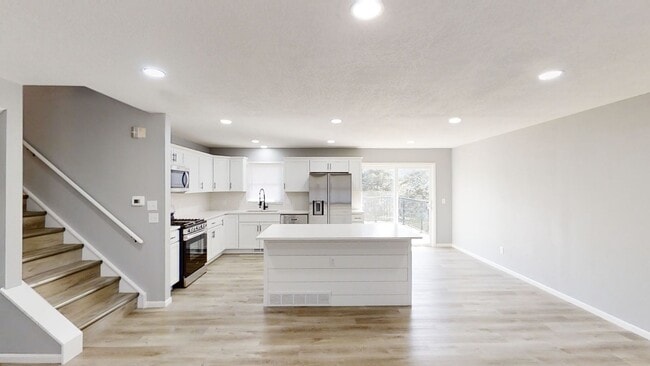 Photo - Large Updated 4-Bedroom Home for Rent – Moline