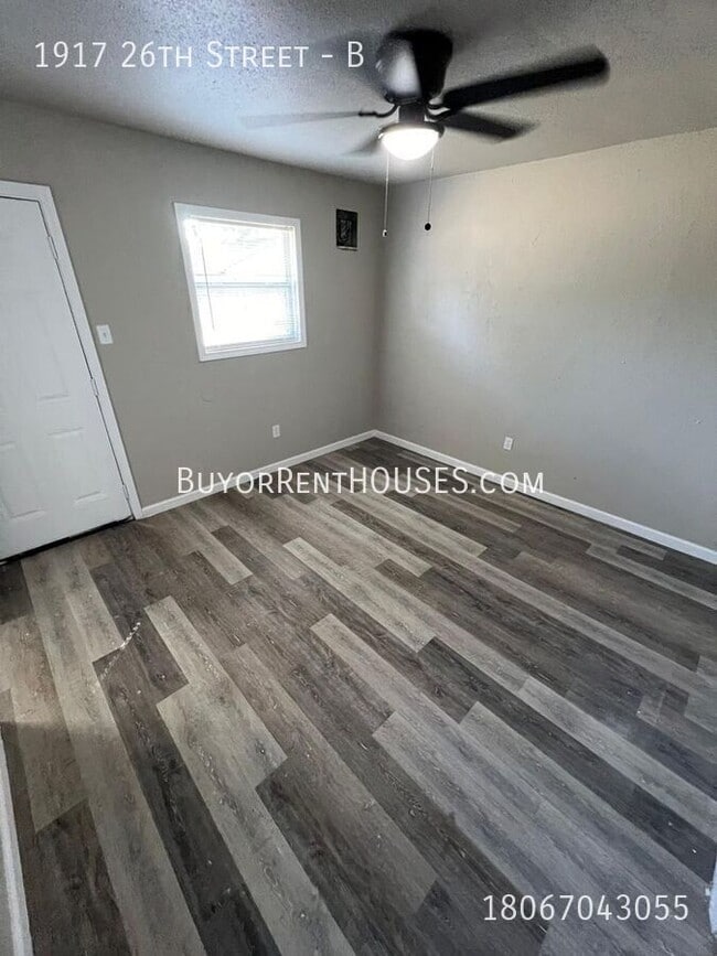 Photo - $499 Move-In Special (+ admin fee) + $0 De... Unidad B