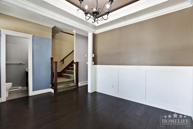 Beautiful Family Home in Panorama Ridge – 3 Bedroom Upper-Level Home with Double Garage
