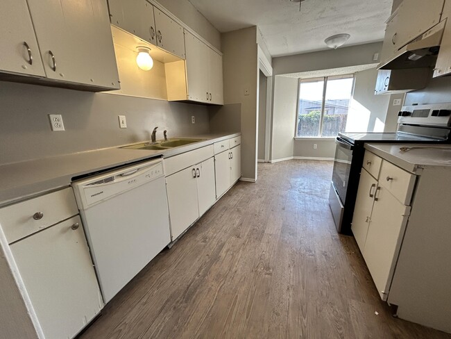 Photo - 1613 69th St