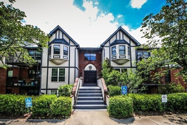 Building Photo - 6851 Roswell Rd Unit D15