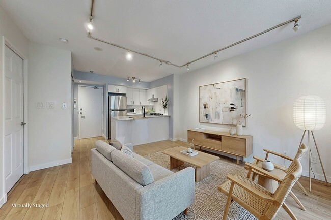Photo - 230 King St E