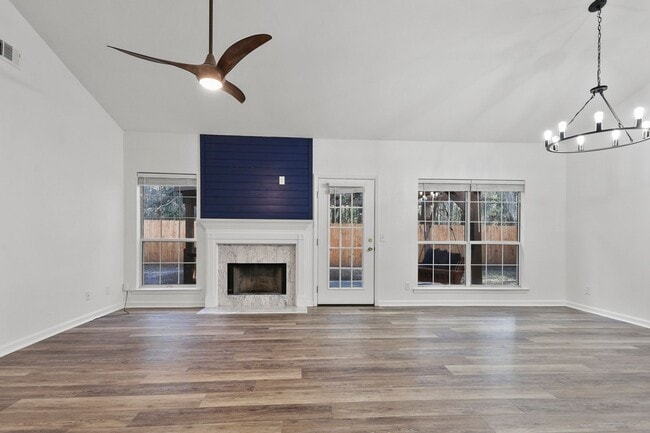 Photo - 110 St Ives Way