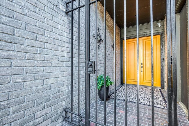 Photo - 8800 Woodway Dr Unit 6