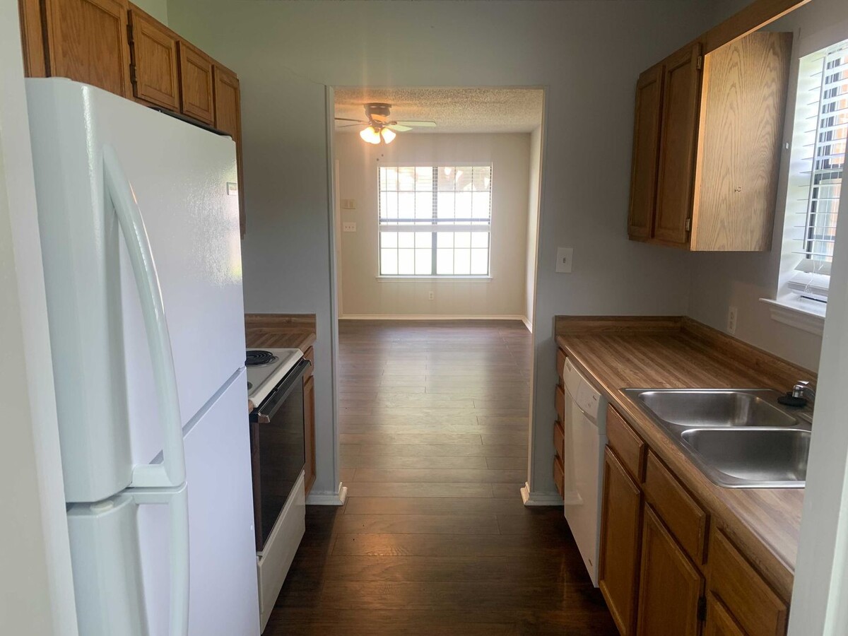 Trinity Oaks - Trinity Oaks Apartments