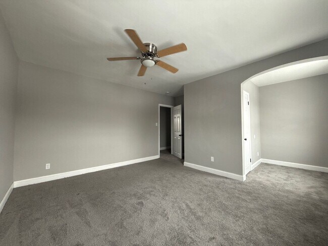 Photo - 2917 Cornwall Rd Unit 3