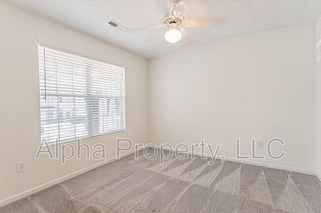 7 Hammett Grove Ln