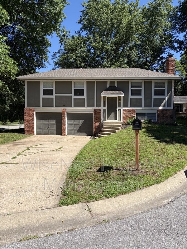 Building Photo - 1820 E Cherokee Ln