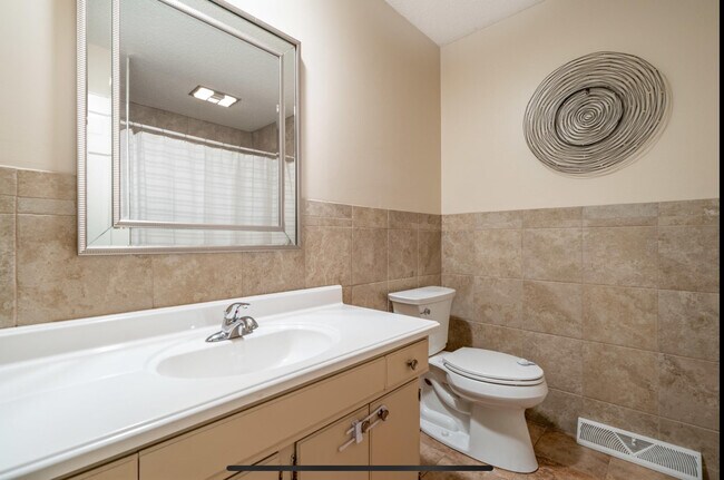 Photo - 2211 Kipping St