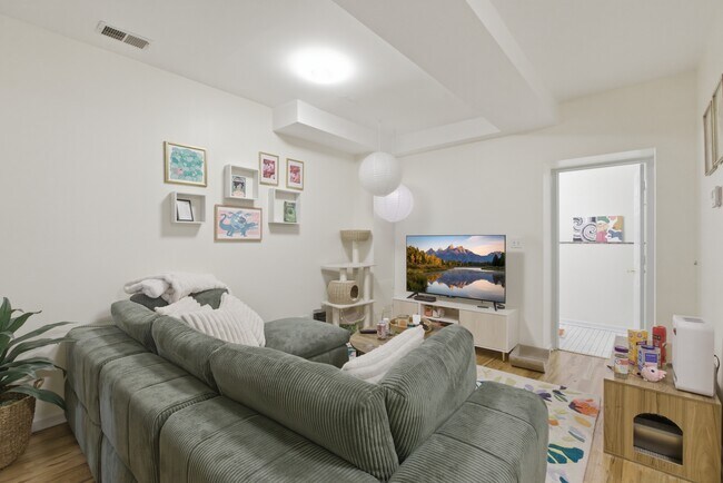 Photo - 2240 W Palmer St Unit 1r