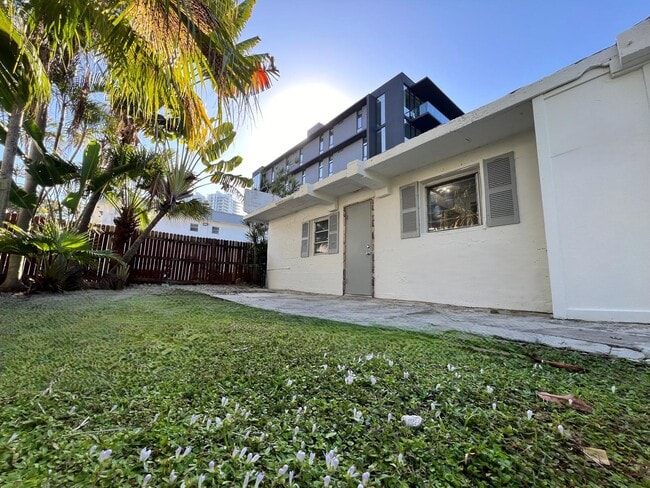 Photo - 3149 Center St