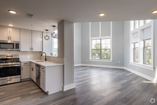 2BR, 2BA - 2,130SF