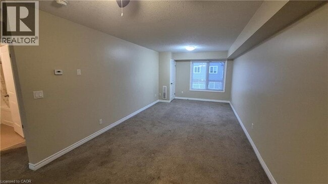 Photo - 225 Riddell St