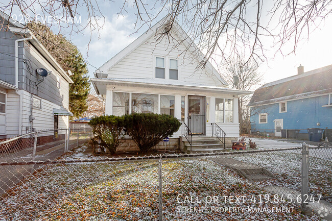 Building Photo - Must See! Adorable Two Bedroom Home For Re...