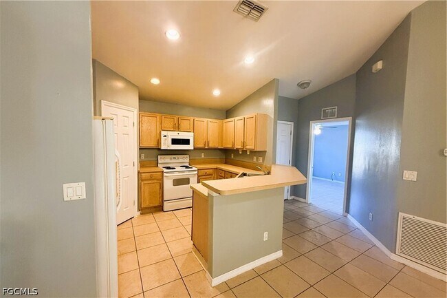 Photo - 609-611 Hawthorne Ave S