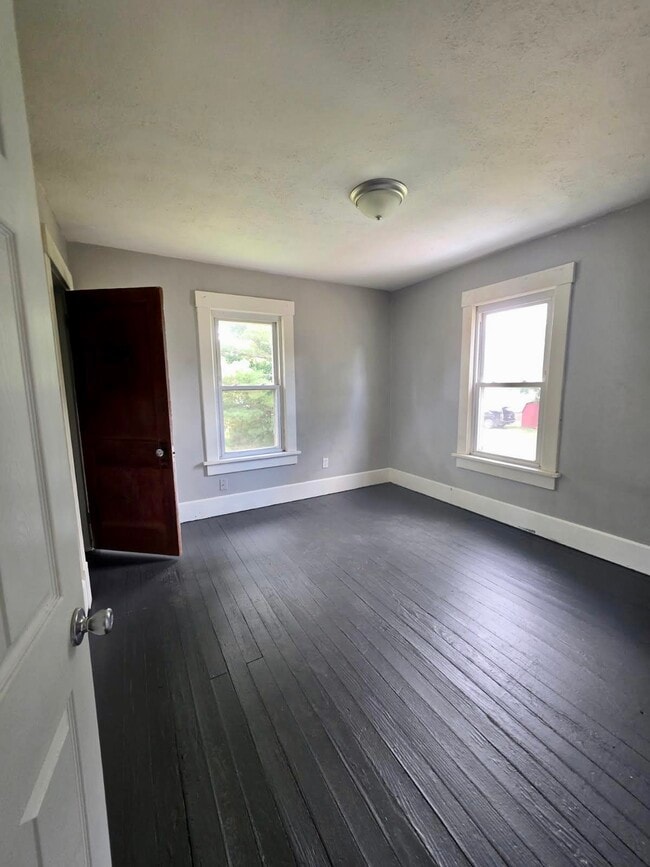 Photo - 1411 Laiblin Pl NE