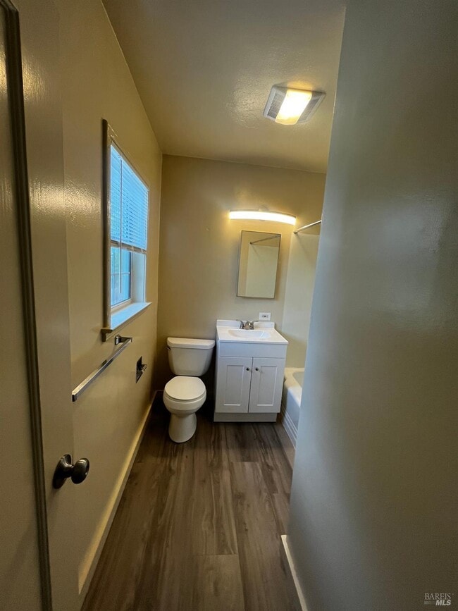 Photo - 11 B St