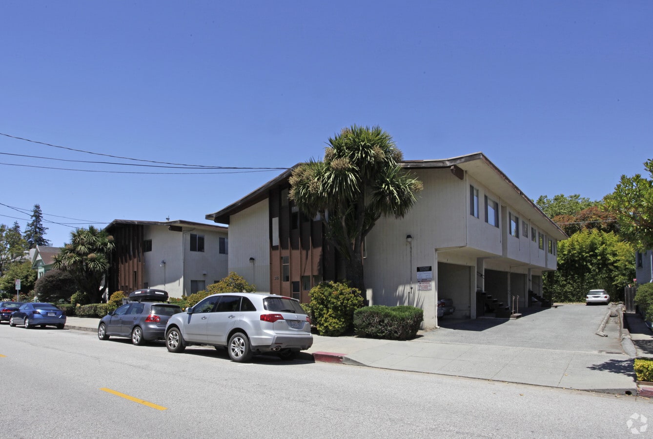 Photo - Lincoln Apartments